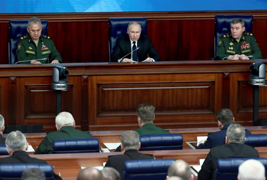 Πούτιν, Γκεράσιμοφ και Σοϊγκού (Sergey Fadeichev, Sputnik, Kremlin Pool Photo via AP)