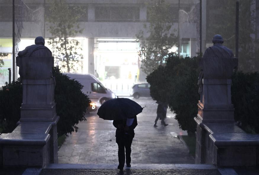 Βροχή στο κέντρο της Αθήνας (INTIME NEWS/ΠΕΡΙΣΤΕΡΗΣ ΔΗΜΗΤΡΗΣ)