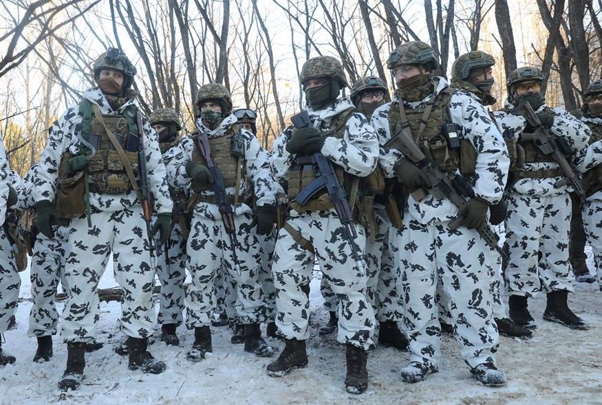 Ουκρανοί στρατιώτες στα σύνορα με τη Ρωσία (AP)