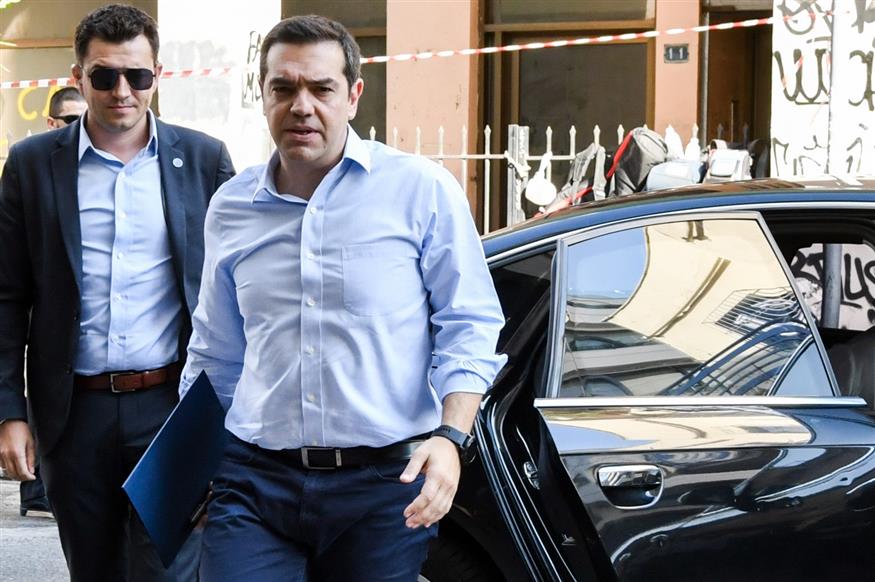 Ο Αλέξης Τσίπρας προσέρχεται για τη συνεδρίαση της Κεντρικής Επιτροπής του ΣΥΡΙΖΑ, την Παρασκευή 7 Ιουνίου (EUROKINISSI/ ΤΑΤΙΑΝΑ ΜΠΟΛΑΡΗ)