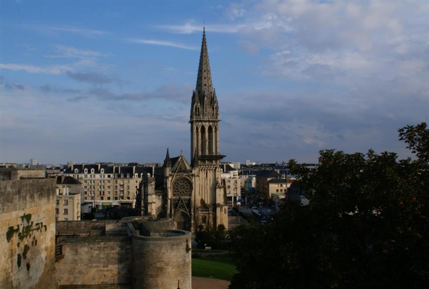 Η εκκλησία του Αγίου Πέτρου στο Καν (janeb13/PIXABAY)