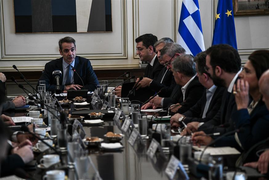 Στιγμιότυπο από τη σύσκεψη του πρωθυπουργού με τους περιφερειάρχες (EUROKINISSI/ΜΙΧΑΛΗΣ ΚΑΡΑΓΙΑΝΝΗΣ)