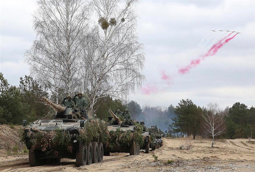Άρματα μάχης κατά τη διάρκεια σύντομης άσκησης με ορισμένες άλλες δυνάμεις του ΝΑΤΟ για τα 20 χρόνια από την ένταξη της Πολωνίας στη Συμμαχία - AP Photo/Czarek Sokolowski