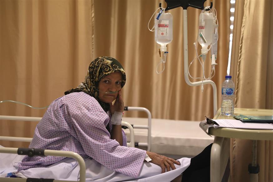 Ασθενής του ιού στην Τεχεράνη (AP Photo/Vahid Salemi)