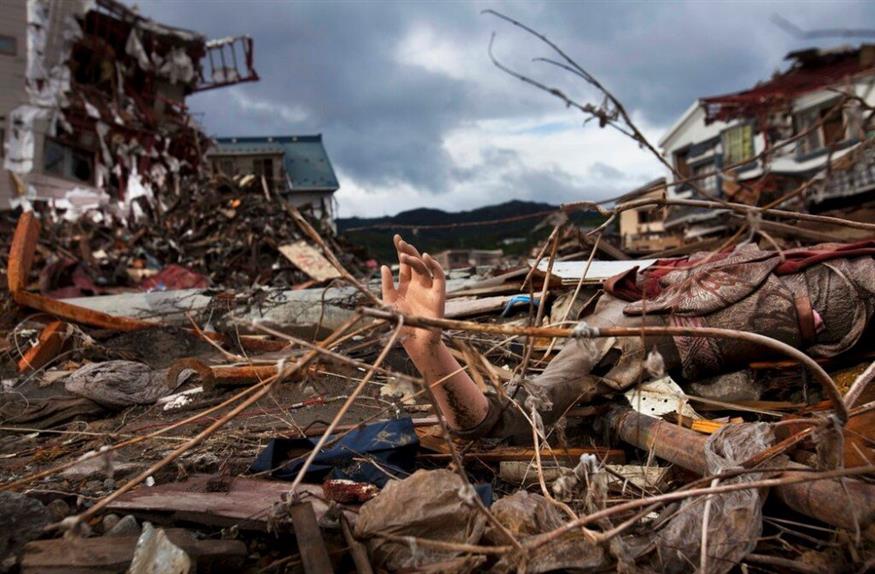 Από το χάος που άφησε πίσω του ο ισχυρότατος σεισμός του 2011 (Associated Press)