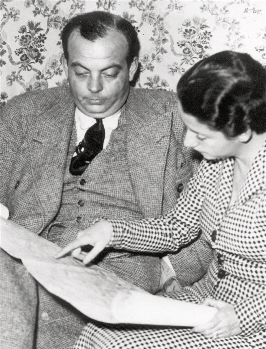 Φωτογραφία του 1936 του Antoine de Saint Exupery με τη σύζυγό του Consuelo στο σπίτι τους στο Παρίσι. Copyright Ap Photos