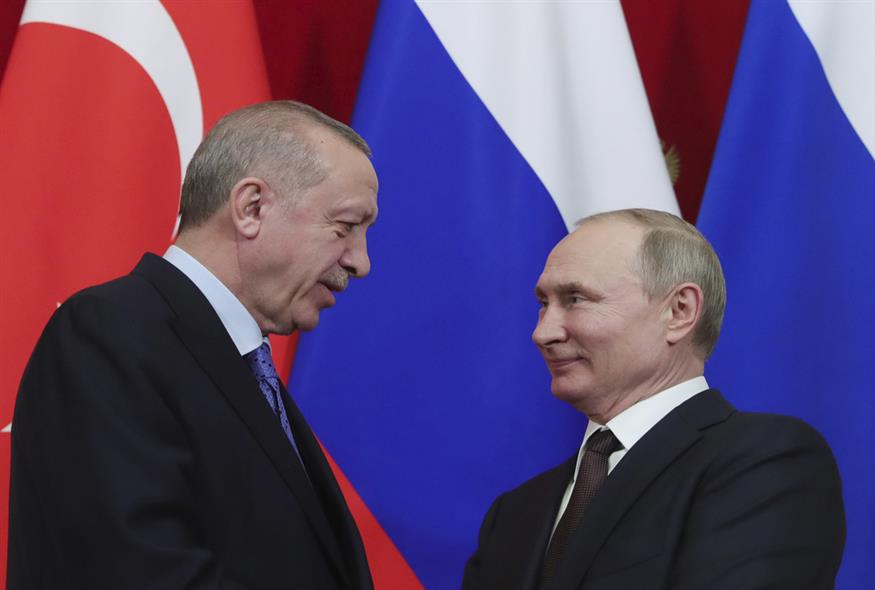 O Ρώσος Πρόεδρος, Βλαντιμίρ Πούτιν με τον Τούρκο ομόλογό του, Ρετζέπ Ταγίπ Ερντογάν / Presidential Press Service via AP