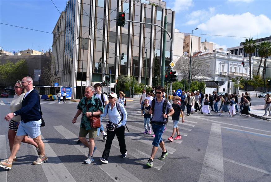 Άδειασε η Αθήνα την Κυριακή του Πάσχα Άδειασε η Αθήνα την Κυριακή του Πάσχα