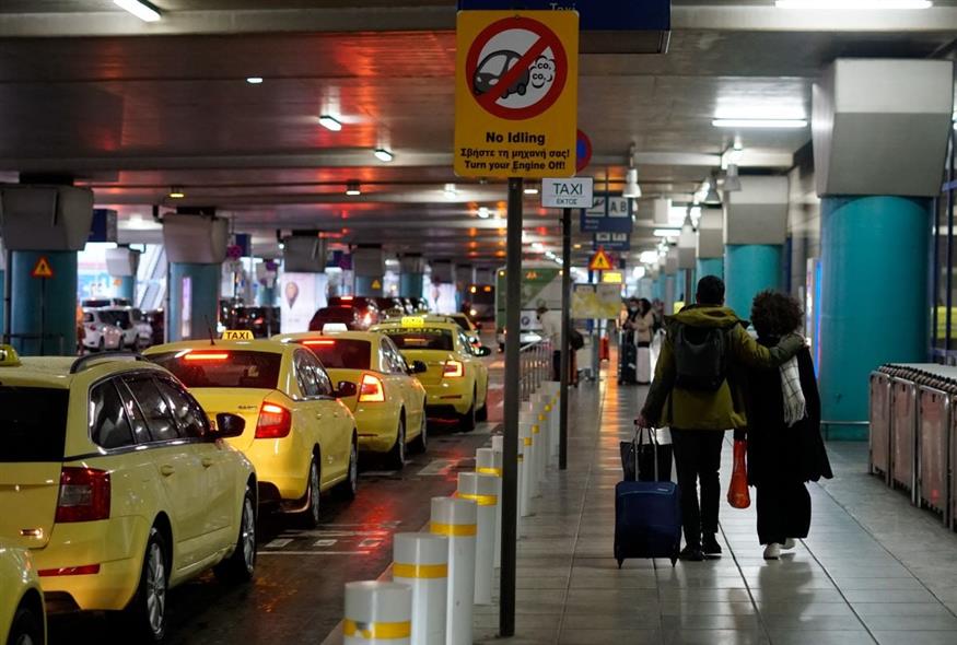 Πιάτσα ταξί στο αεροδρόμιο Ελευθέριος Βενιζέλος/Eurokinissi