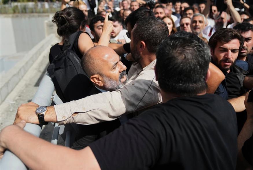 Ασφυκτική πολιορκία στο CHP Κωνσταντινούπολης (ΑP)