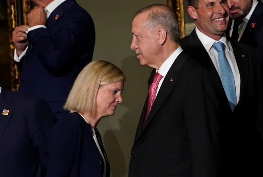 Η πρωθυπουργός της Σουηδίας με τον πρόεδρο της Τουρκίας στη Σύνοδο του ΝΑΤΟ/AP Photos