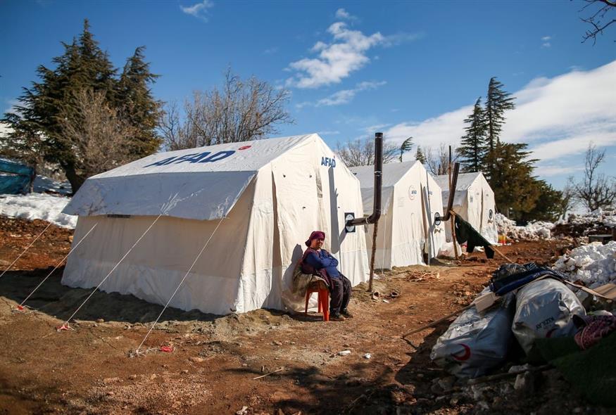 Σεισμοπαθείς μένουν σε σκηνές στην Τουρκία (AP Photo/Emrah Gurel)
