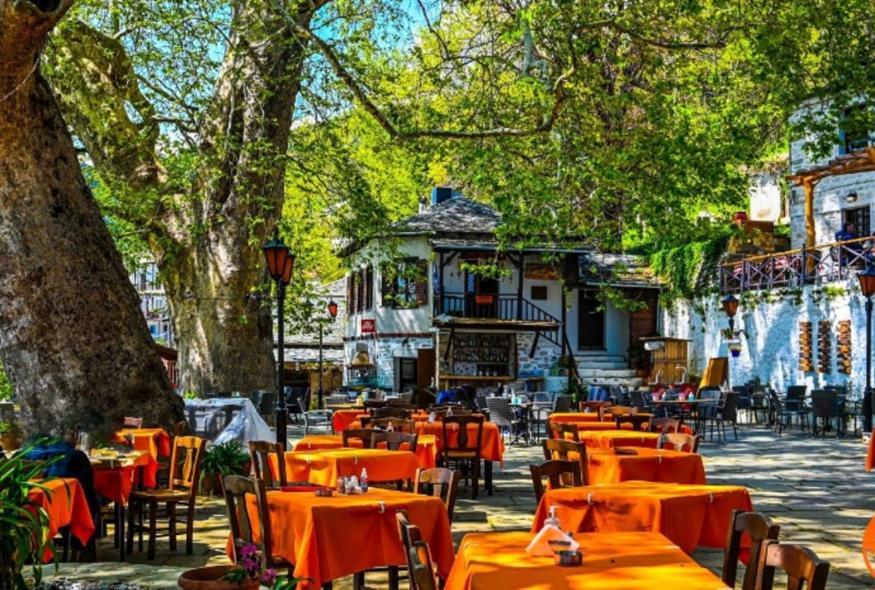 Βυζίτσα: Εξόρμηση στο χωριό με την ομορφότερη πλατεία του Πηλίου (travel-inspiration.gr)
