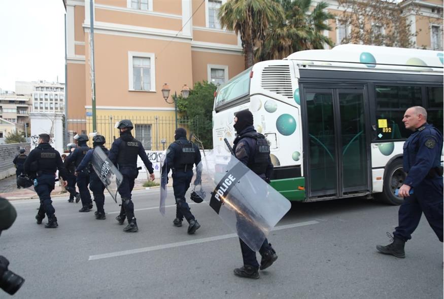 Αστυνομικοί έξω από τη Νομική Σχολή/Eurokinissi (φωτό αρχείου)