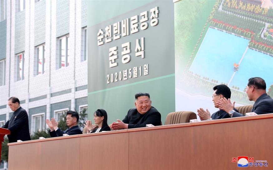 Η πρώτη δημόσια εμφάνιση του Κιμ Γιονγκ Ουν σε εγκαίνια/KCNA