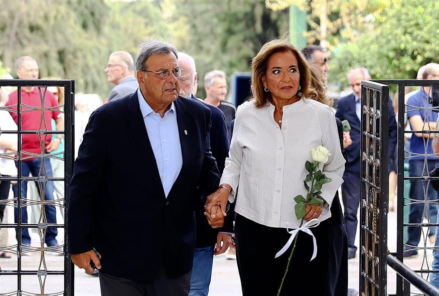 Μαργαρίτα Παπανδρέου: Οικογένεια, φίλοι και πολιτικός κόσμος στο τελευταίο αντίο στο A Νεκροταφείο Αθηνών (gallery) Μαργαρίτα Παπανδρέου: Οικογένεια, φίλοι και πολιτικός κόσμος στο τελευταίο αντίο στο A Νεκροταφείο Αθηνών (gallery)
