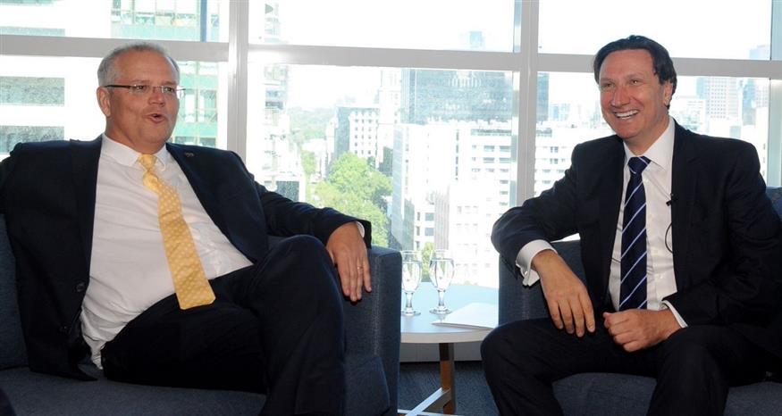 Αριστερά ο πρωθυπουργός της Αυστραλίας και δεξιά ο κ. Παπαστεργιάδης, πρόεδρος της Ελληνικής Κοινότητας Μελβούρνης
