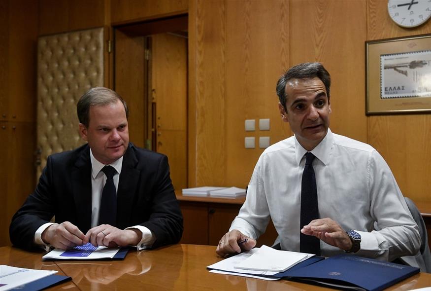 Μητσοτάκης και Καραμανλής (EUROKNISSI/ ΤΑΤΙΑΝΑ ΜΠΟΛΑΡΗ)