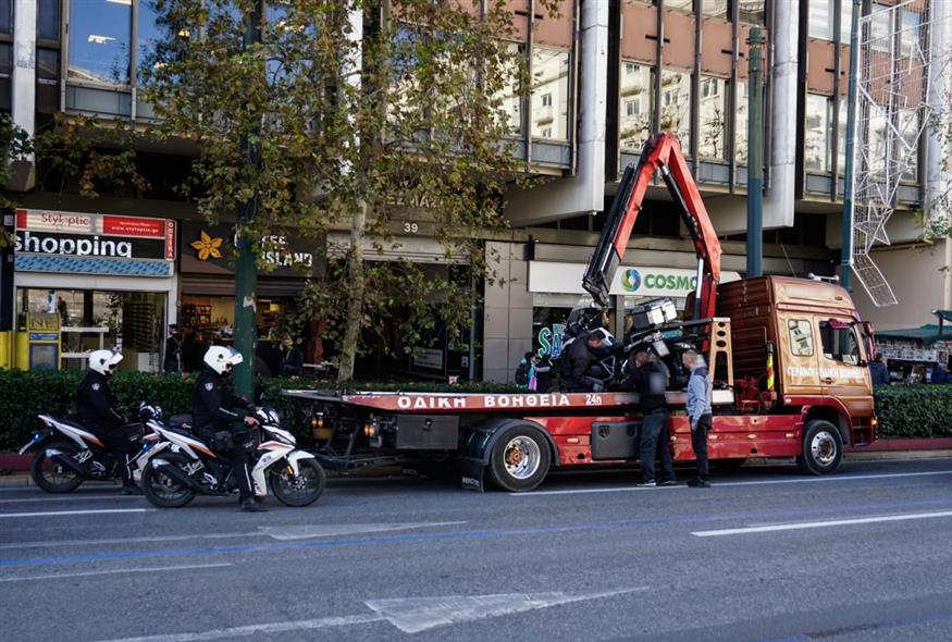 ΑΠΟΜΑΚΡΥΝΣΗ ΠΑΡΑΝΟΜΑ ΣΤΑΘΜΕΥΜΕΝΩΝ ΜΟΤΟΣΙΚΛΕΤΩΝ ΑΠΟ ΤΟΝ ΔΗΜΟ ΑΘΗΝΑΙΩΝ (ΓΙΩΡΓΟΣ ΚΟΝΤΑΡΙΝΗΣ/EUROKINISSI)