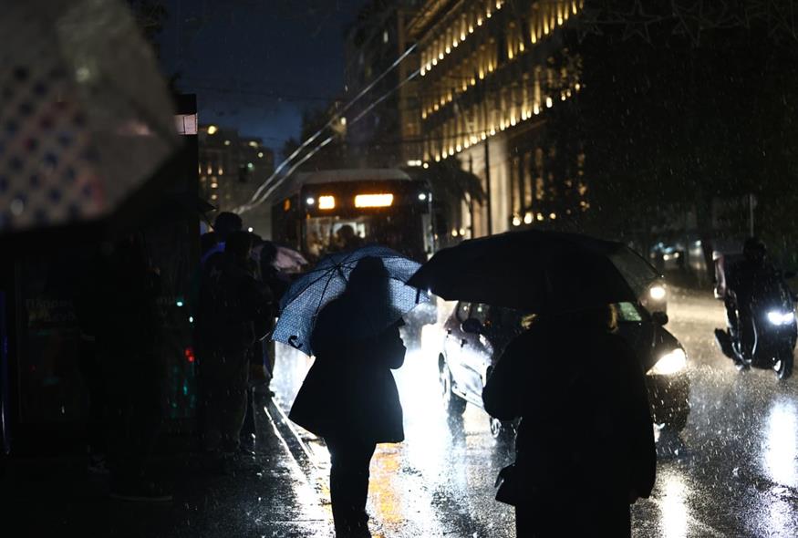 Βροχή στο κέντρο της Αθήνας (INTIME NEWS/ΠΕΡΙΣΤΕΡΗΣ ΔΗΜΗΤΡΗΣ)