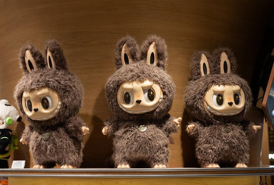 Weekend - Labubu - gallery Weekend - Labubu - gallery