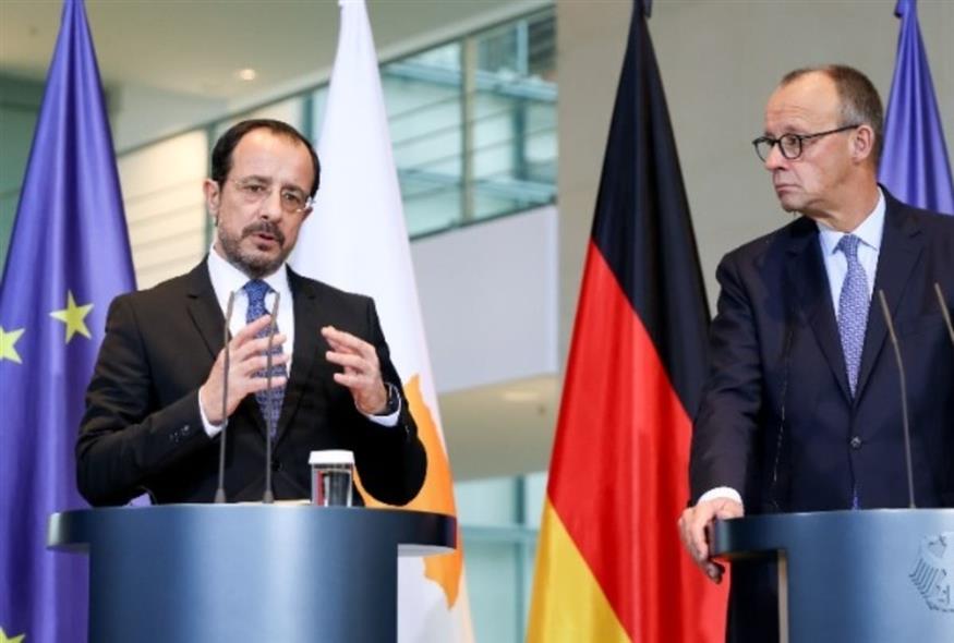 Ο πρόεδρος της Κυπριακής Δημοκρατίας Νίκος Χριστοδουλίδης και ο καγκελάριος Φρίντριχ Μερτς (AΠΕ-ΜΠΕ)