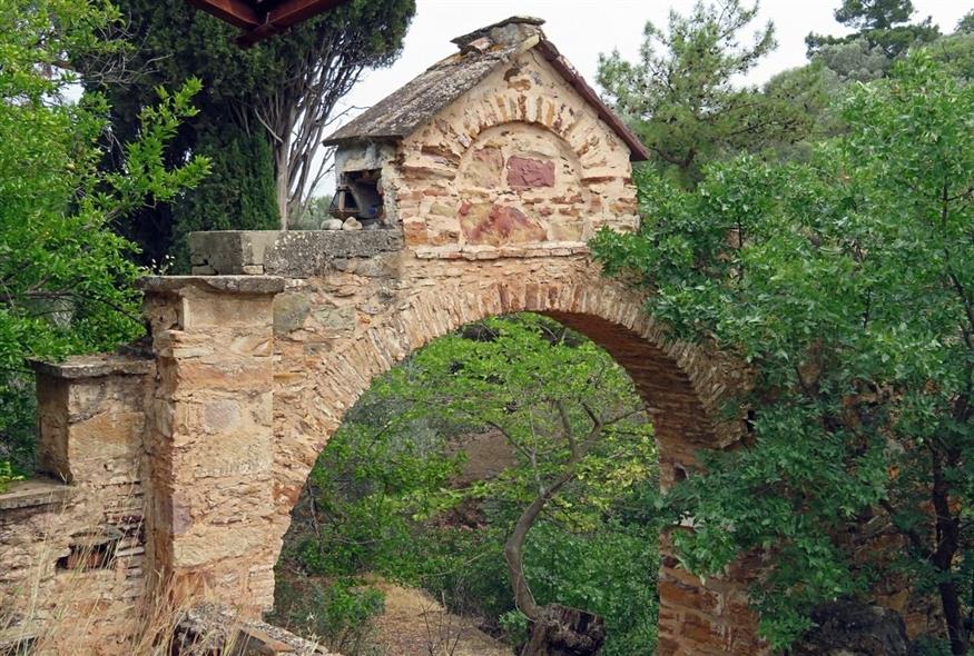 Όποιος περνούσε την πύλη ήταν ζωντανός - νεκρός