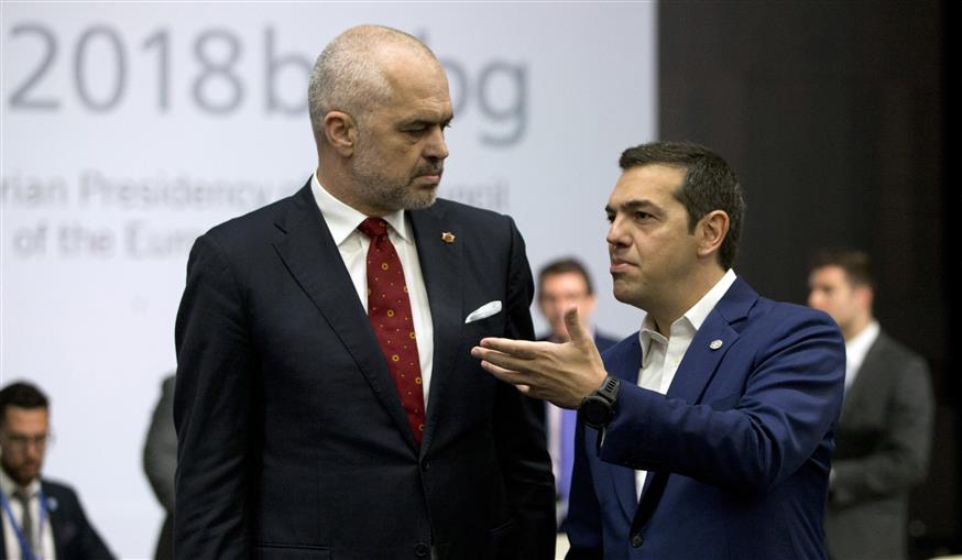 O πρωθυπουργός της Αλβανίας Έντι Ράμα με τον Έλληνα πρωθυπουργό Αλέξη Τσίπρα (AP Photo Virginia Mayo, Pool)