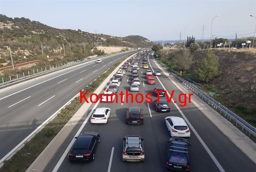 Μποτιλιάρισμα μετά από τροχαίο στην Αθηνών - Κορίνθου (Korinthostv.gr)