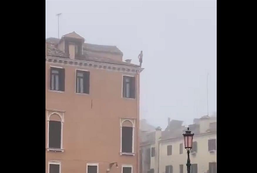 Βενετία: Τουρίστες πήδηξε από κτίρια/ Twitter