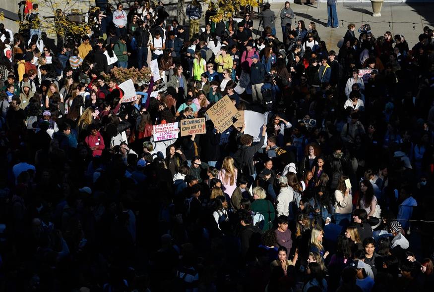 «Είμαστε όλοι Jane Doe»: Χιλιάδες φοιτητές του Κορνέλ διαδήλωσαν για την υπόθεση του ομαδικού βιασμού (GALLERY)