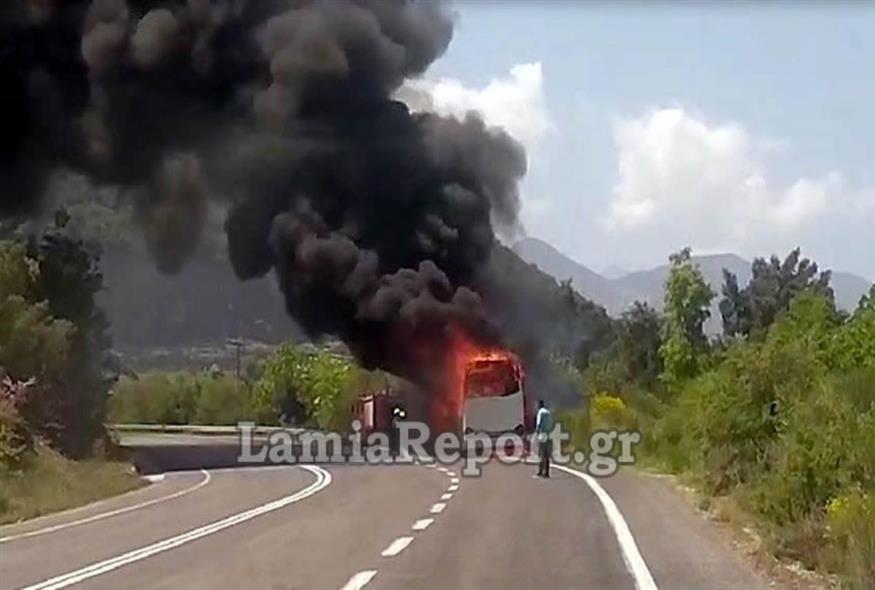 Φωτιά σε λεωφορείο (lamiareport.gr)