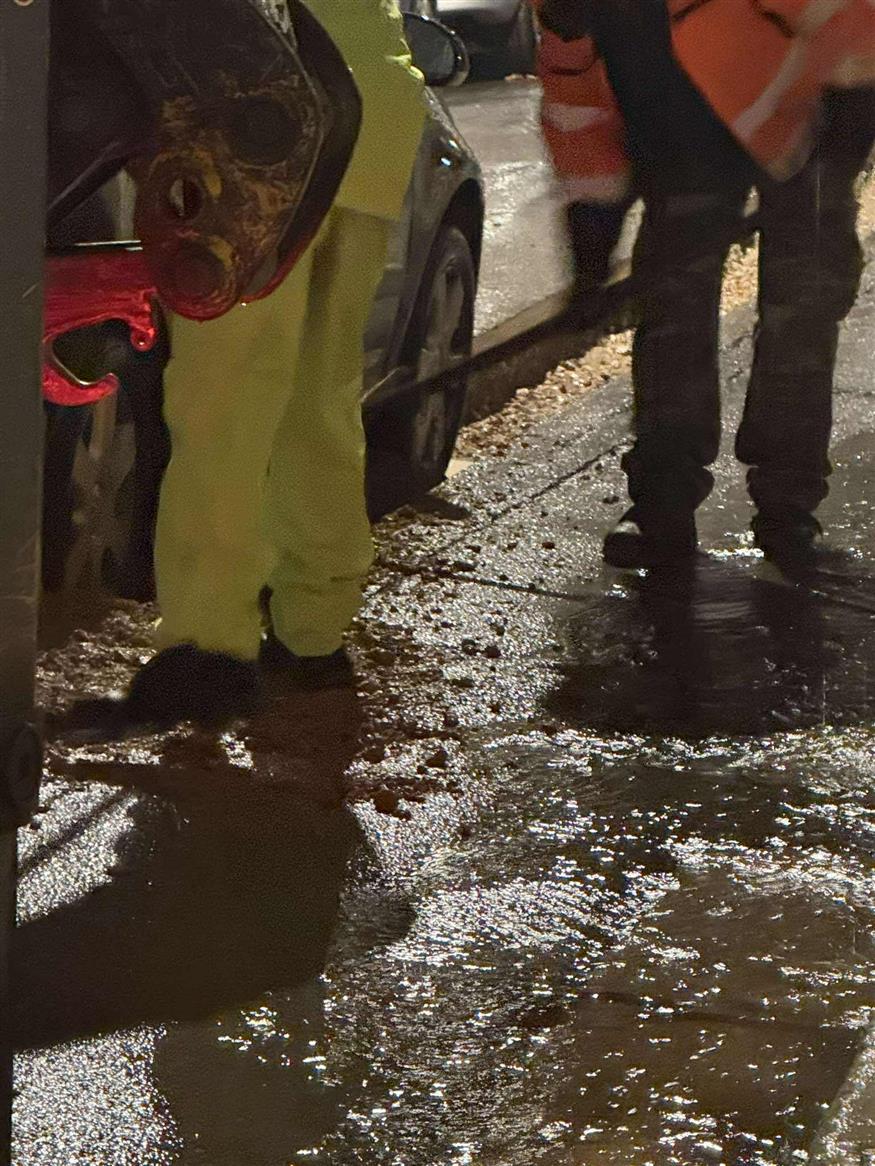 Αυτοκίνητα έπεσαν σε χαντάκια στο Παγκράτι (ethnos.gr) Αυτοκίνητα έπεσαν σε χαντάκια στο Παγκράτι (ethnos.gr)