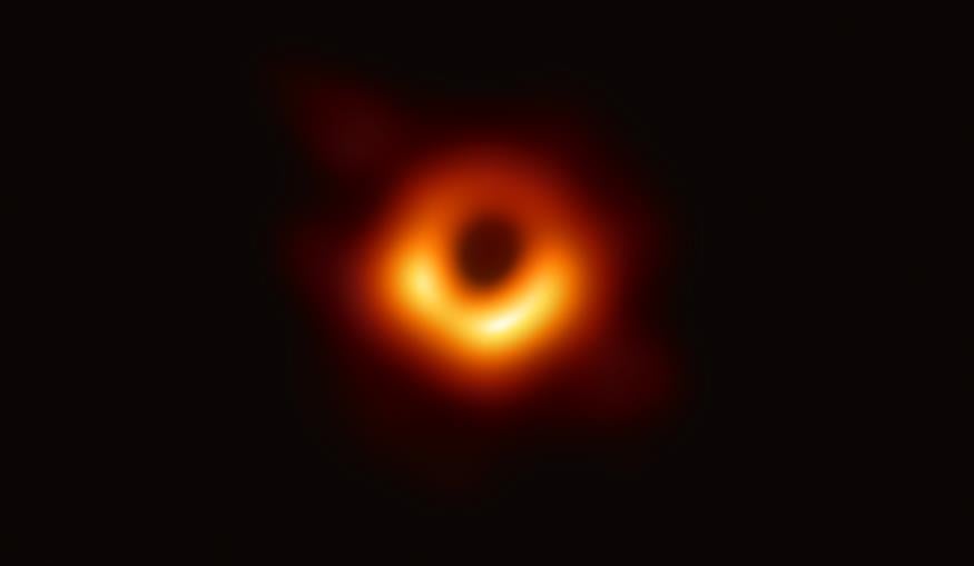 Αυτή είναι η εικόνα της μελανής οπής που έδωσαν στην δημοσιότητα τα στελέχη του NSF. Credit: Event Horizon Telescope collaboration et al.