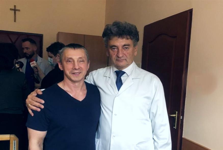 Ο Σέρχι Σιντορένκο με τον γιατρό του