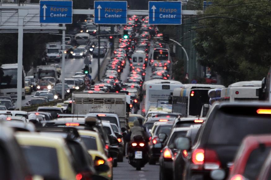 Κίνηση στους δρόμους: Κυκλοφοριακό χάος στην Αθήνα - Πού υπάρχει  μποτιλιάρισμα | Έθνος
