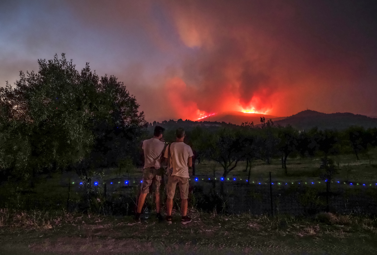 Φωτιά στην Εύβοια: Μάχη Πυροσβεστικής και στρατού στο μέτωπο - Απογειώθηκαν τα εναέρια μέσα