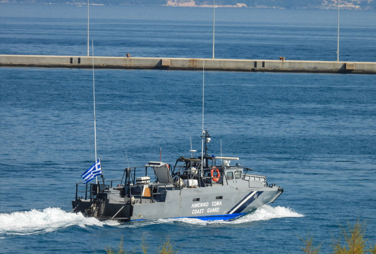 Θρίλερ στη Χίο μετά τη σύγκρουση των πλοίων: Μεγάλη επιχείρηση του Λιμενικού – Αναφορές ότι οι Τούρκοι αρνούνται συνδρομή από τις ελληνικές αρχές
