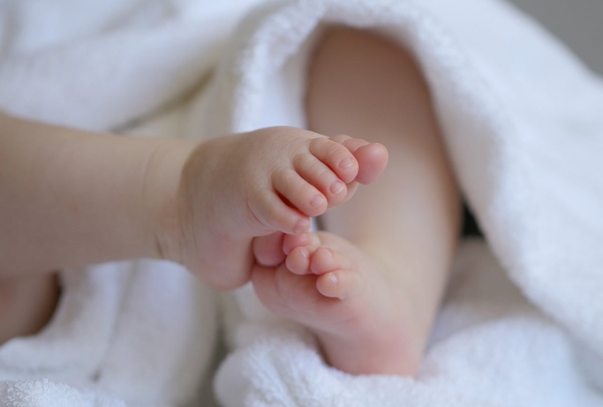 Πώς έχασε τη ζωή του το 1,5 ετών μωρό στη Θήβα - «Φως» στα αίτια αναμένεται να ρίξει η ιατροδικαστική
