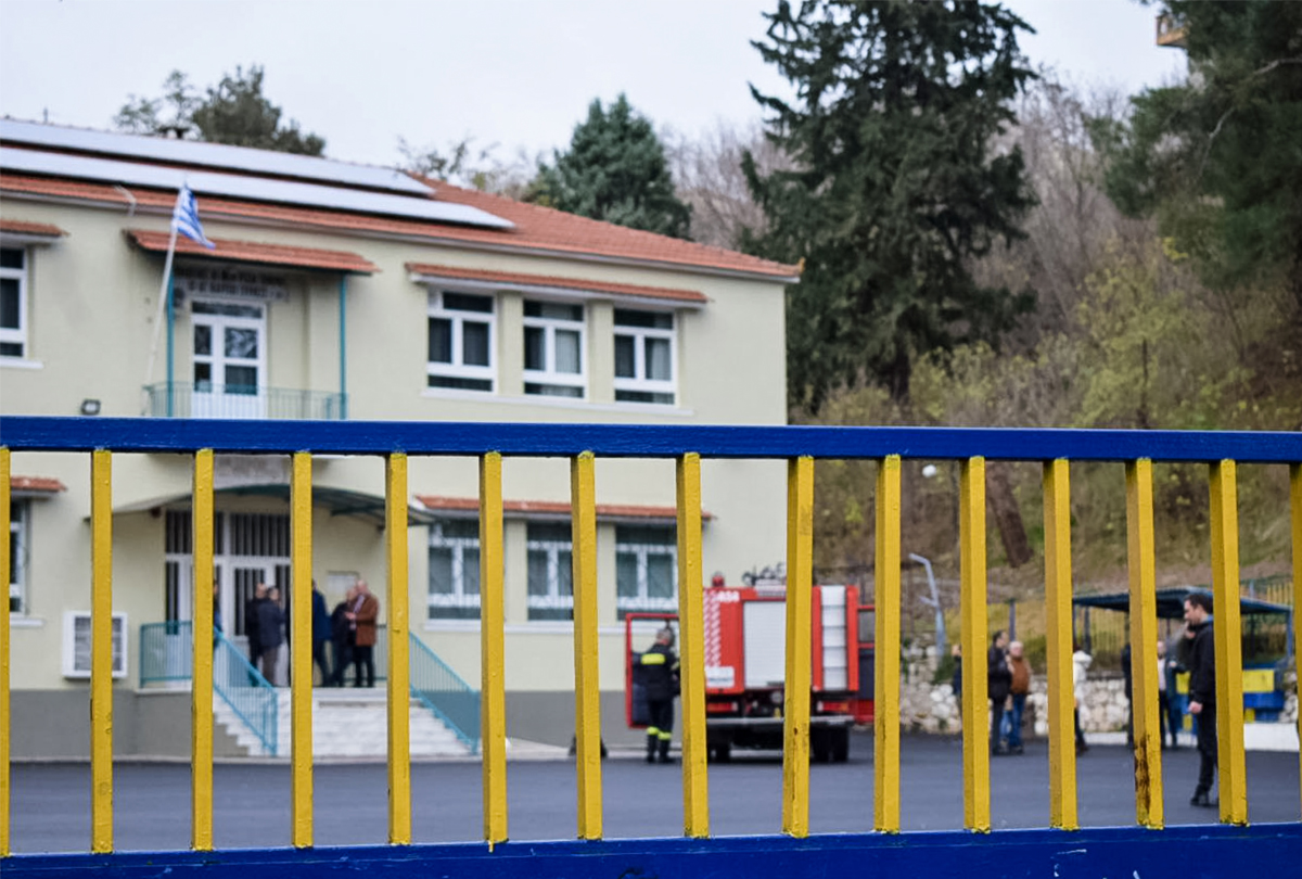 Τραγωδία στις Σέρρες: «Μετέτρεψαν το σχολείο σε ωρολογιακή βόμβα»: Πινγκ – πονγκ ευθυνών μεταξύ δημάρχου και διευθυντή