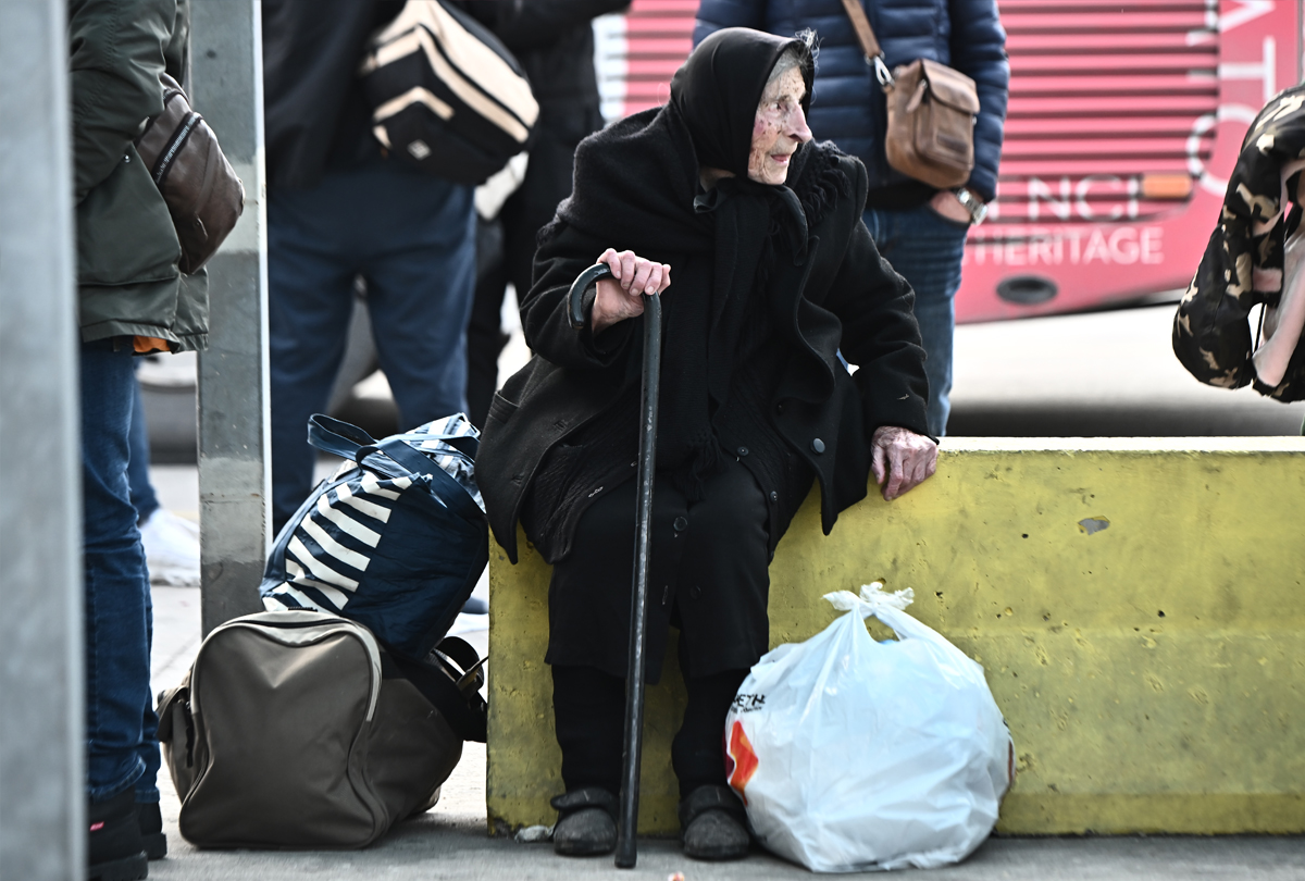 Ατελείωτο μπαράζ ισχυρών δονήσεων στη Σαντορίνη - Εικόνες μεγάλης φυγής και απανωτά «SOS» ειδικών