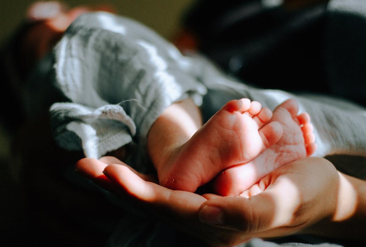 Άνδρας άφησε μωρό δύο μηνών να πάρει κοκαΐνη - Πώς το συνειδητοποίησε η μητέρα