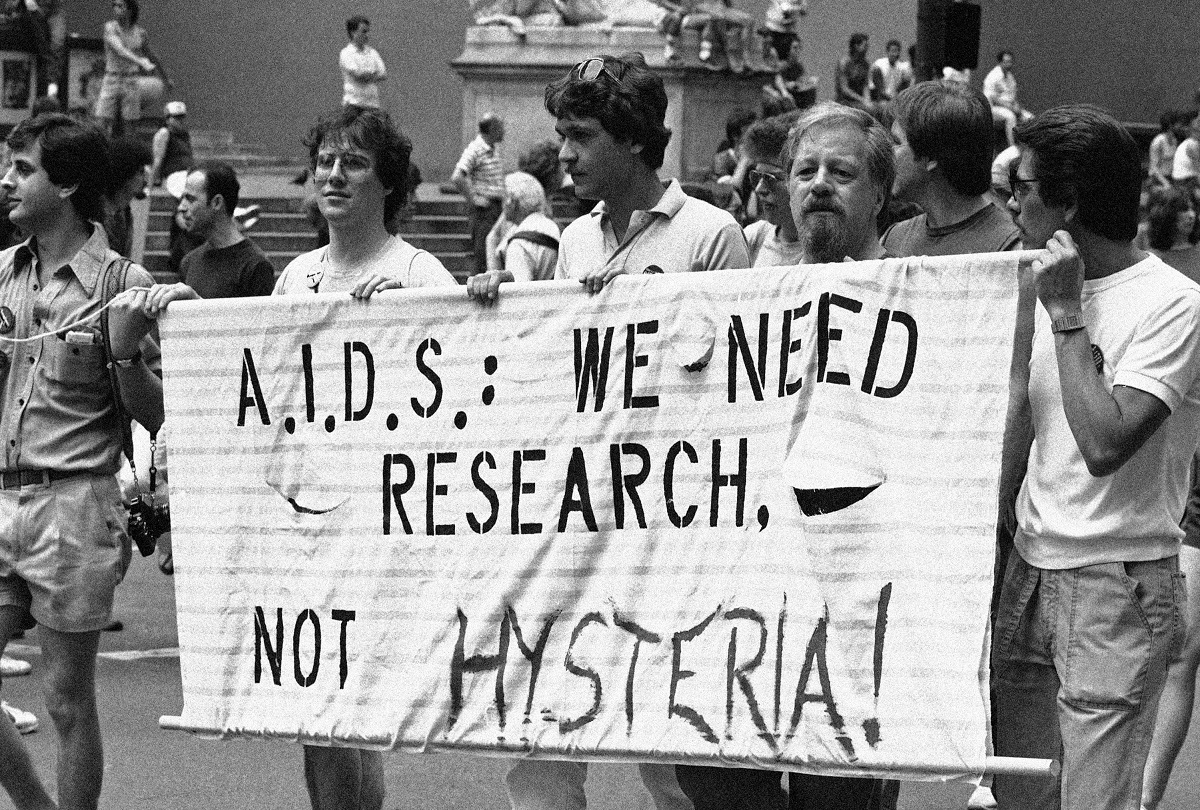 Παγκόσμια Ημέρα κατά του AIDS: Πώς γενιές queer ανθρώπων κατέγραψαν την κρίση του HIV