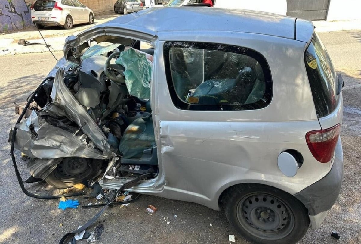 Τροχαίο δυστύχημα με ένα νεκρό στο Καβούρι: Το αυτοκίνητο μετατράπηκε σε άμορφη μάζα