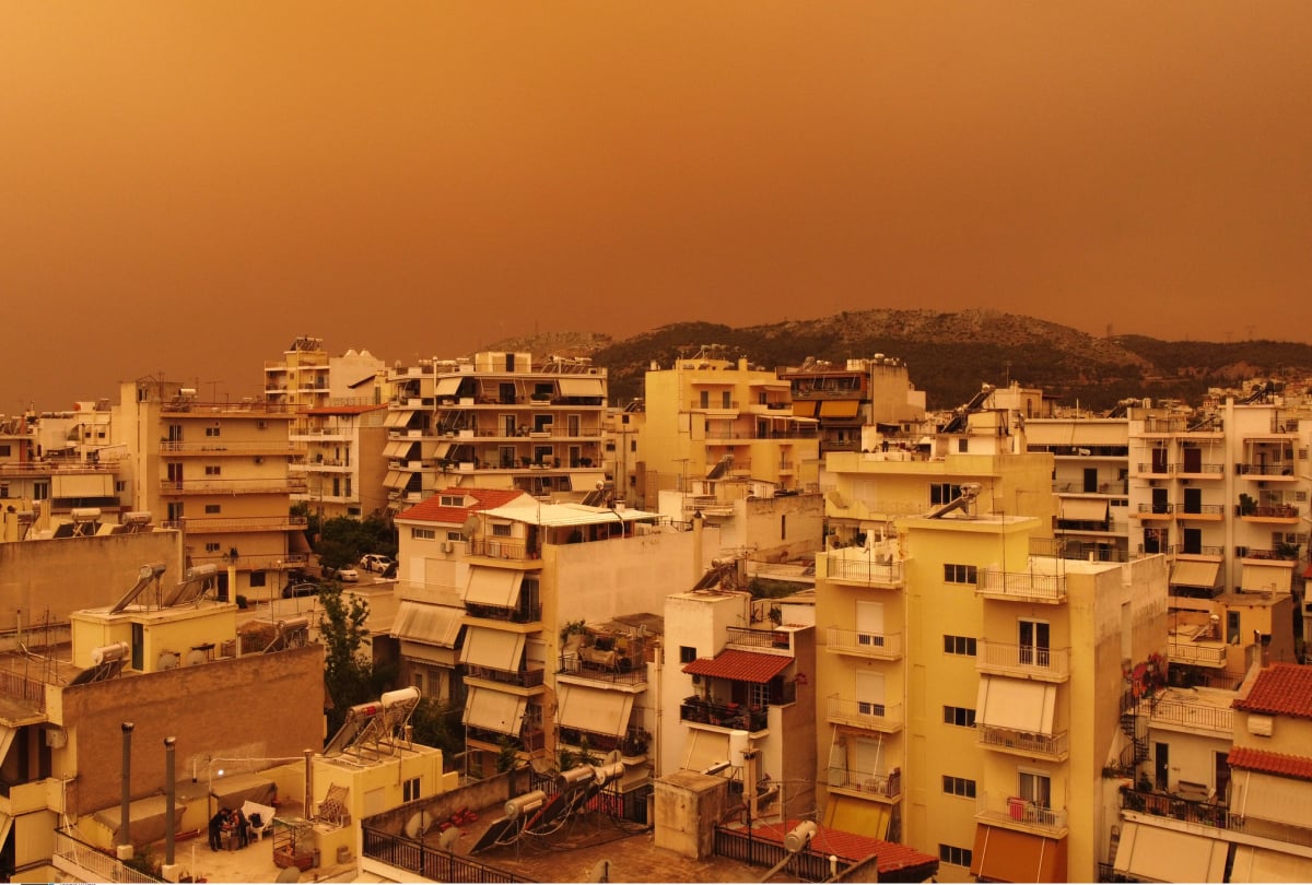 Σαχάρα Αθήνα: Απόκοσμες εικόνες σε όλη τη χώρα από την αφρικανική σκόνη - Πότε καθαρίζει ο ουρανός