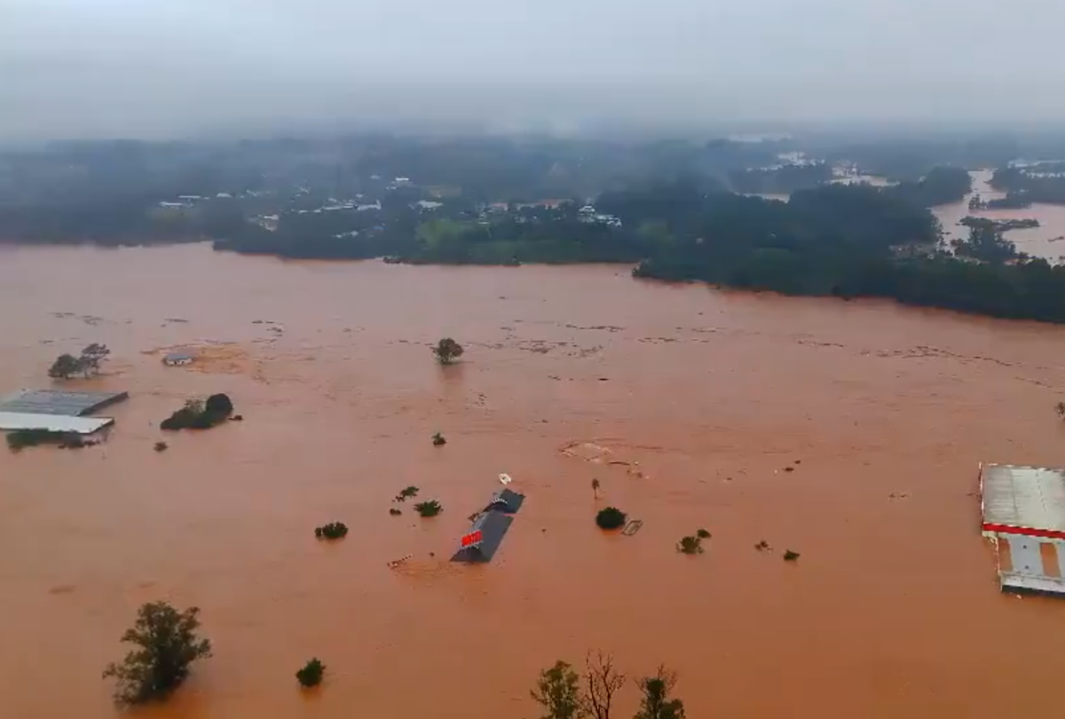 Πανικός μετά τις πλημμύρες στη Βραζιλία: Σχεδόν 70.000 άνθρωποι εγκατέλειψαν τα σπίτια τους