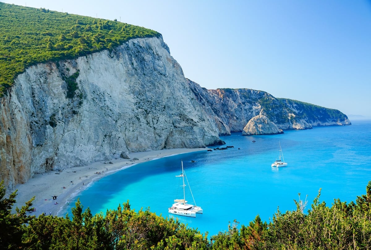 Forbes: Πέντε ελληνικές παραλίες είναι ανάμεσα στις κορυφαίες της Ευρώπης – Αναλυτικά η λίστα