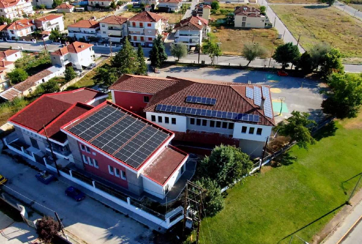 Ο πρώτος ενεργειακά αυτόνομος δήμος της χώρας…βραχυκύκλωσε: Τα φωτοβολταϊκά στο Άργος - Ορεστικό δεν συνδέθηκαν ποτέ στο δίκτυο του ΔΕΔΔΗΕ