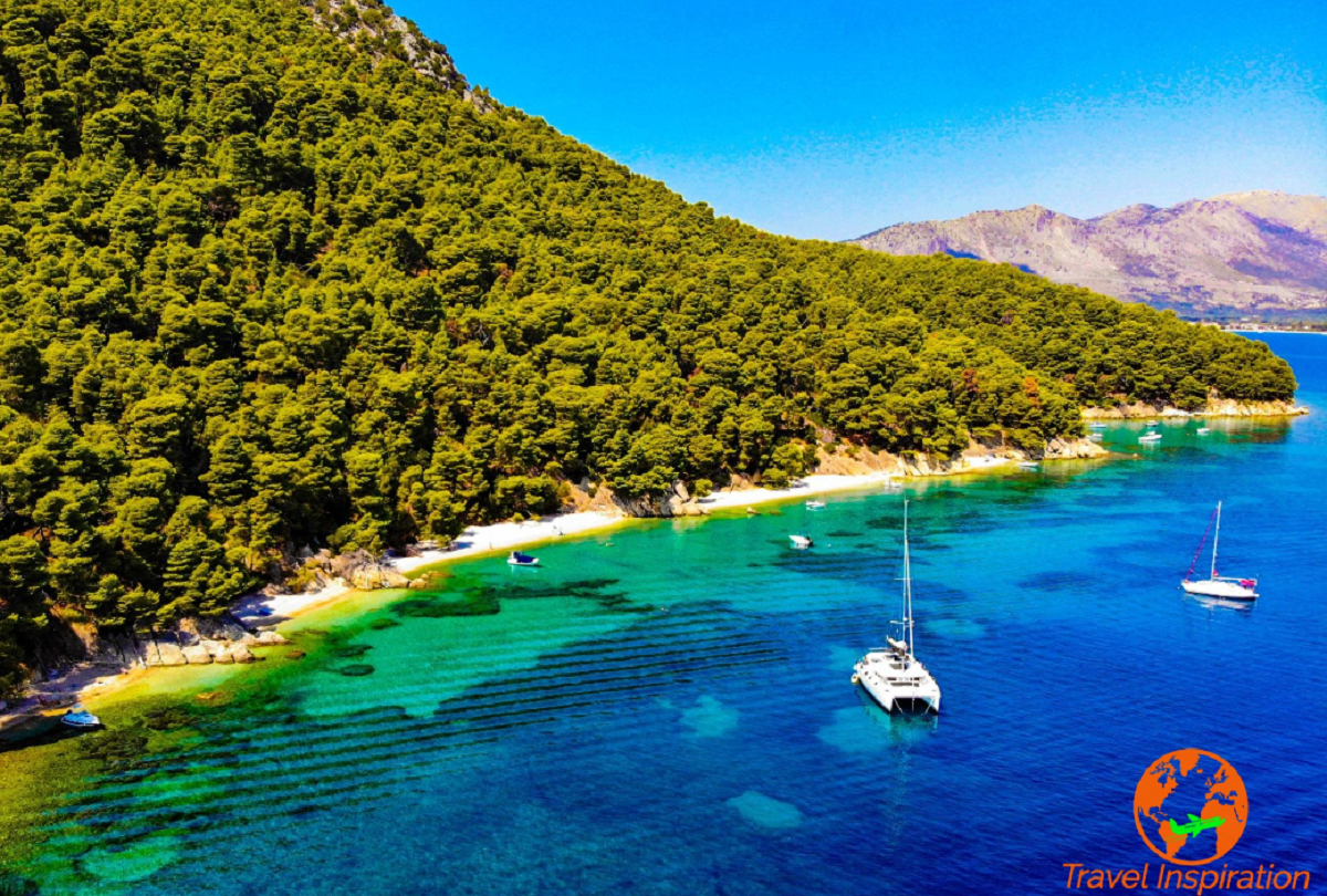 Το ελληνικό παραδεισένιο νησί που φτάνεις σε μόλις 20 λεπτά με το πλοίο