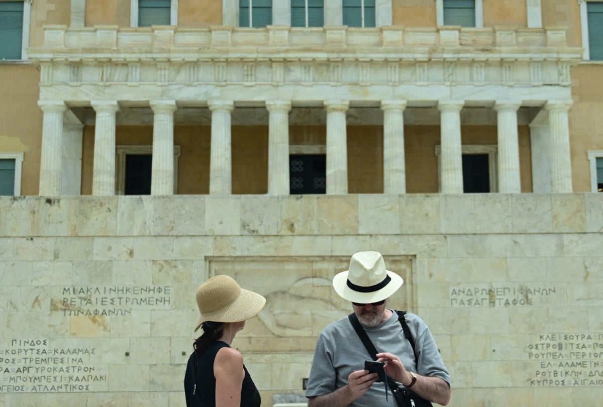 «Καμπανάκι» Κικίλια για τον καύσωνα τις επόμενες ημέρες - Η πρόγνωση του καιρού και οδηγίες προφύλαξης